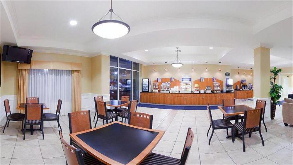 Holiday Inn Express Hotel & Suites Wichita Airport By Ihg Εξωτερικό φωτογραφία