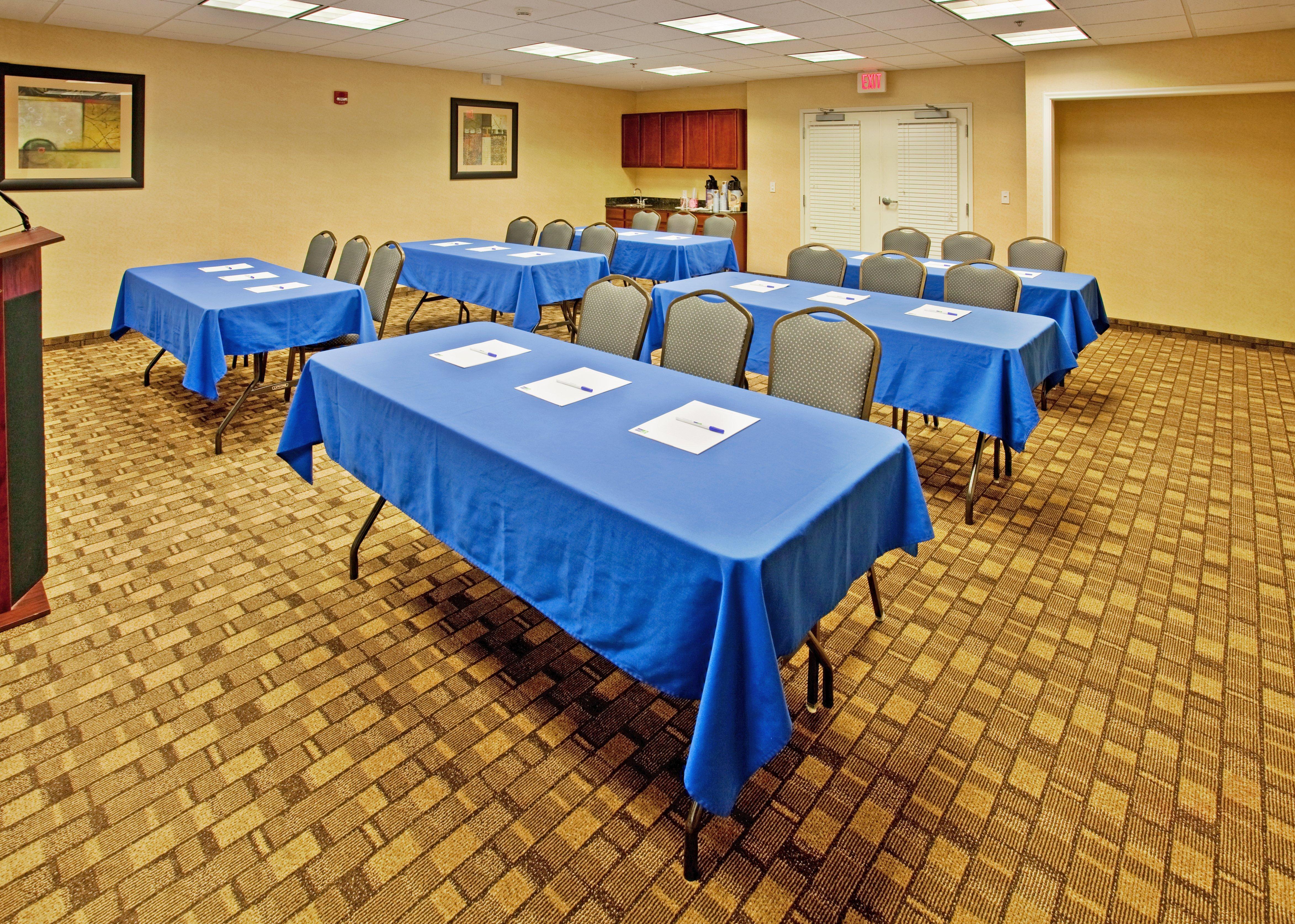 Holiday Inn Express Hotel & Suites Wichita Airport By Ihg Εξωτερικό φωτογραφία