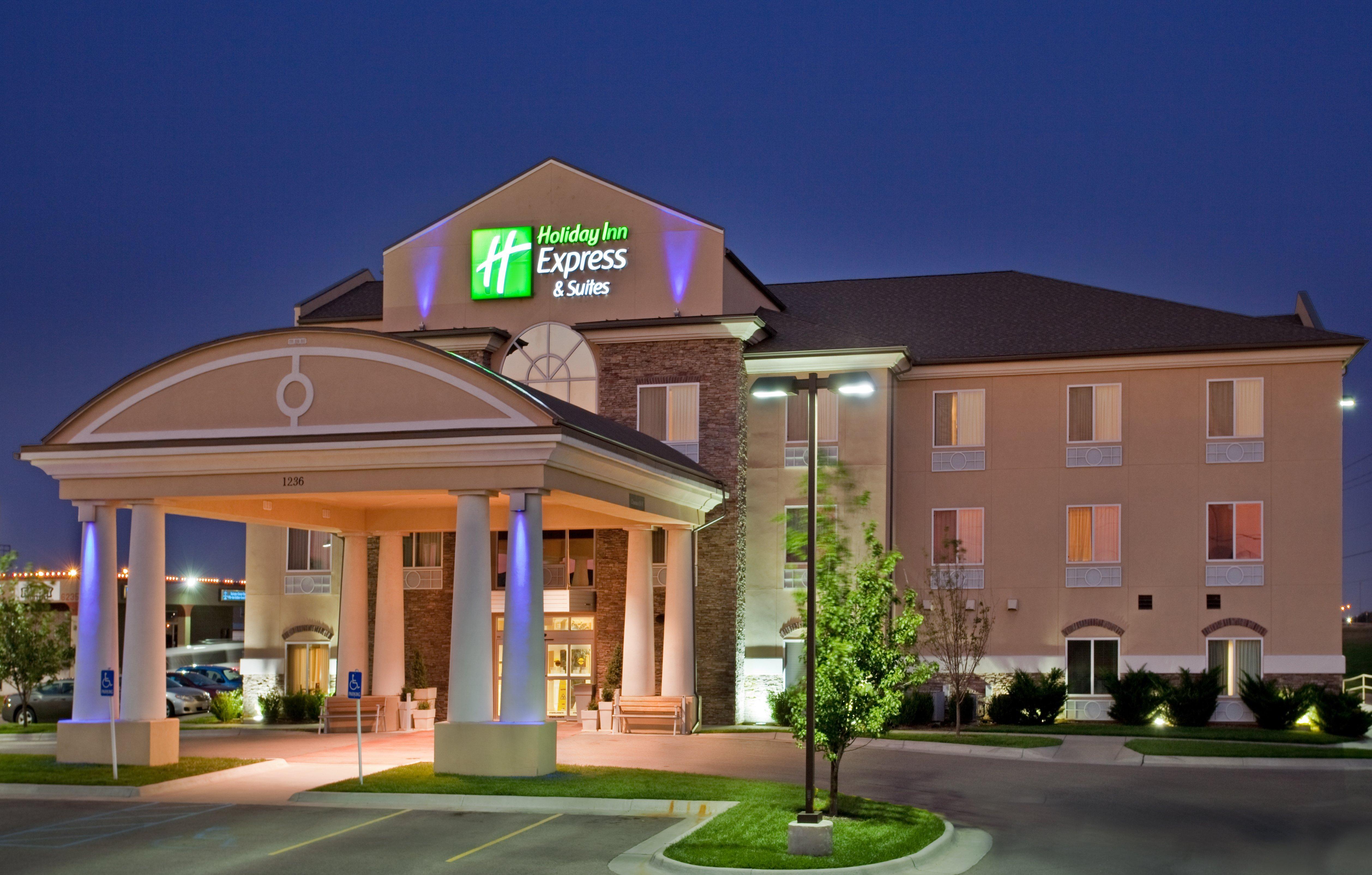Holiday Inn Express Hotel & Suites Wichita Airport By Ihg Εξωτερικό φωτογραφία