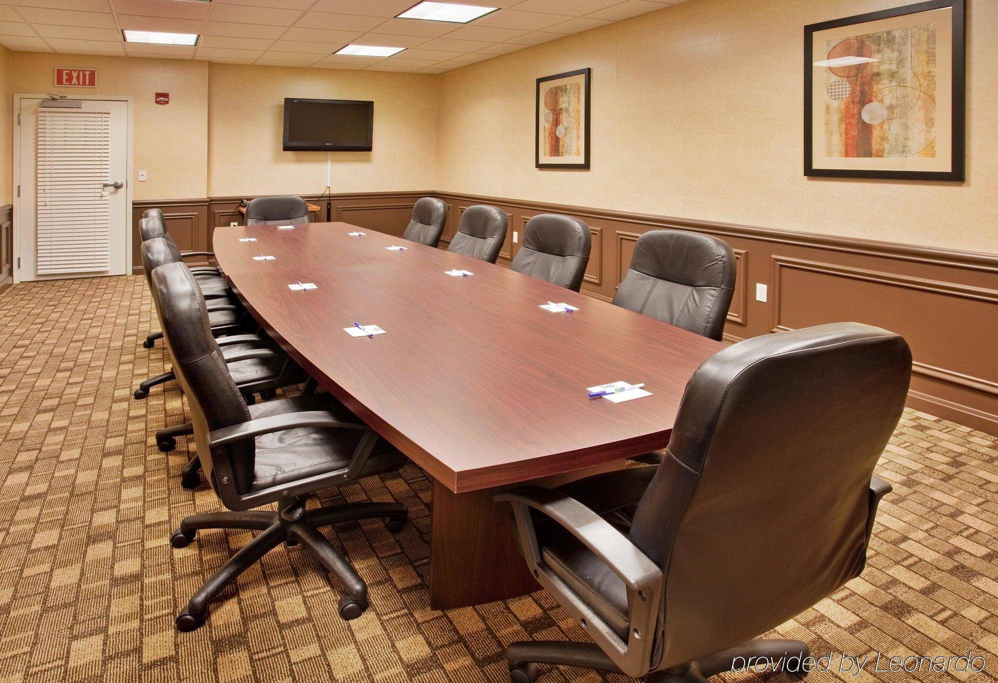 Holiday Inn Express Hotel & Suites Wichita Airport By Ihg Εξωτερικό φωτογραφία